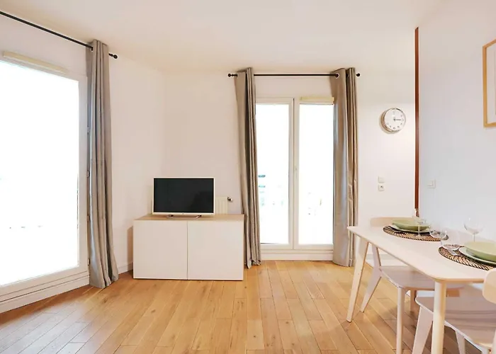 Bright Modern For 2p - La Defense