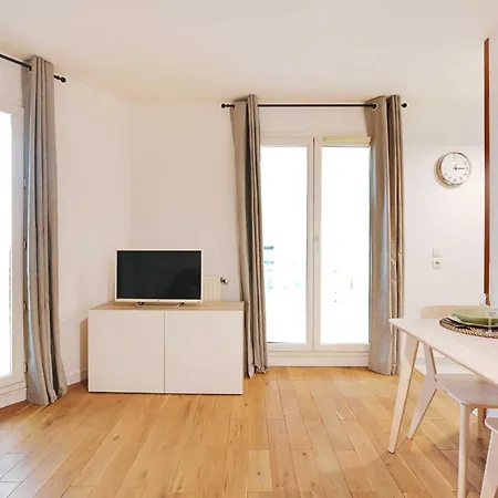 Bright Modern For 2p - La Defense