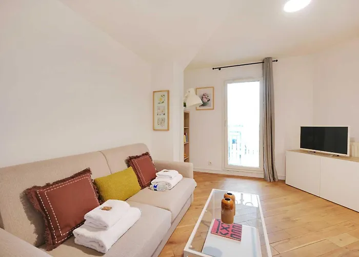 Апартаменты Bright Modern For 2p - La Defense Париж
